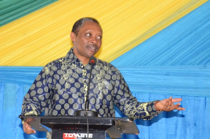 Minisitiri Shyaka yasobanuye impamvu bamwe mu bayobozi barimo kwegura abandi bakeguzwa