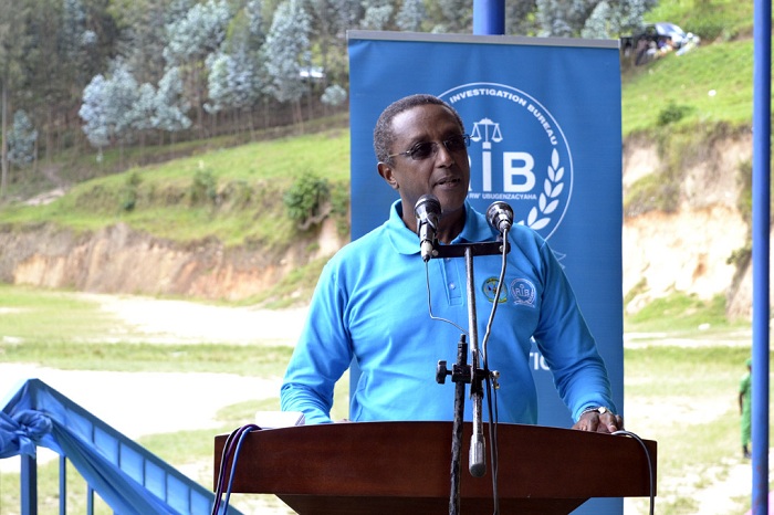 Minisitiri ushinzwe ibidukikije avuga ko abangiza nkana ibidukikije biterwa n'inzego zibishinzwe zitabikurikirana cyangwa bigakorwa nkana n'abacukuzi