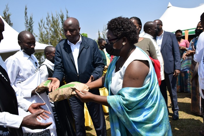 Minisitiri w'Intebe Dr Edouard Ngirente, yahamagariye abaturage gushishikarira umurimo, bakirinda kunebwa kugira ngo bazabashe kongera ingano y'ibyo beza