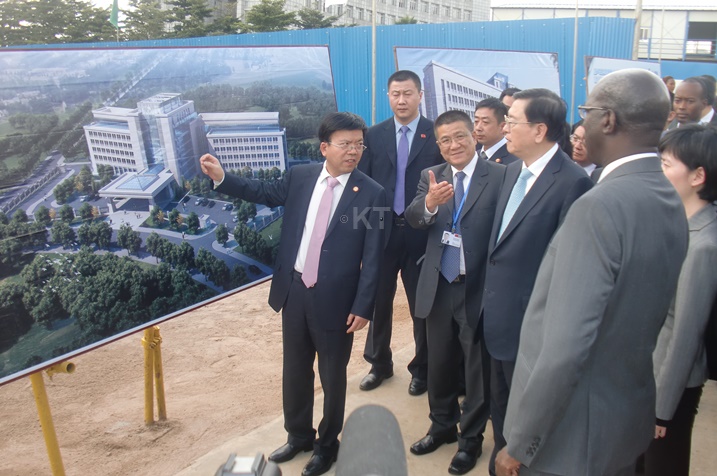 Aha, berekaga Minisitiri w'Intebe igishushanyo cy'uko iyi nzu izagaragara niyuzura. 