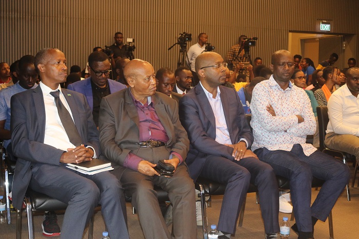 Abakozi mu bigo bishamikiye kuri Minisiteri bitabiye umuhango wo guhererekanya ububasha