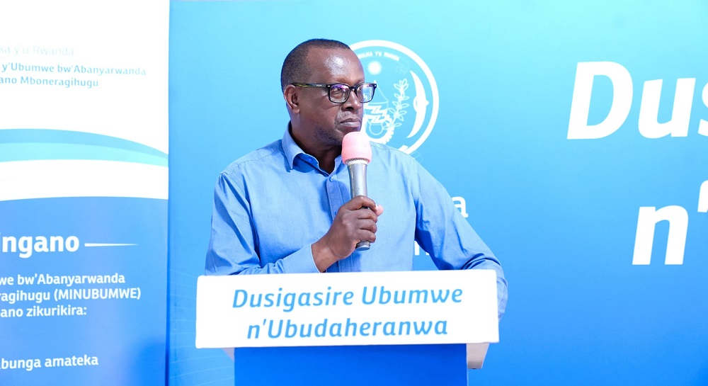 Minisitiri Dr Bizimana aganiriza abagororwa bitegura gutaha