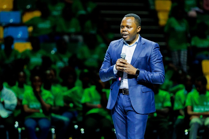 Minisitiri Utumatwishima avuga ko basanze mu Rwanda urubyiruko rwinshi ari urwize amashuri abanza gusa