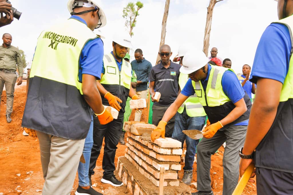 Minisitiri Bizimana yashyize ibuye ry'ifatizo ahazubakwa Isoko rya kijyambere mu Kagari ka Kabagesera