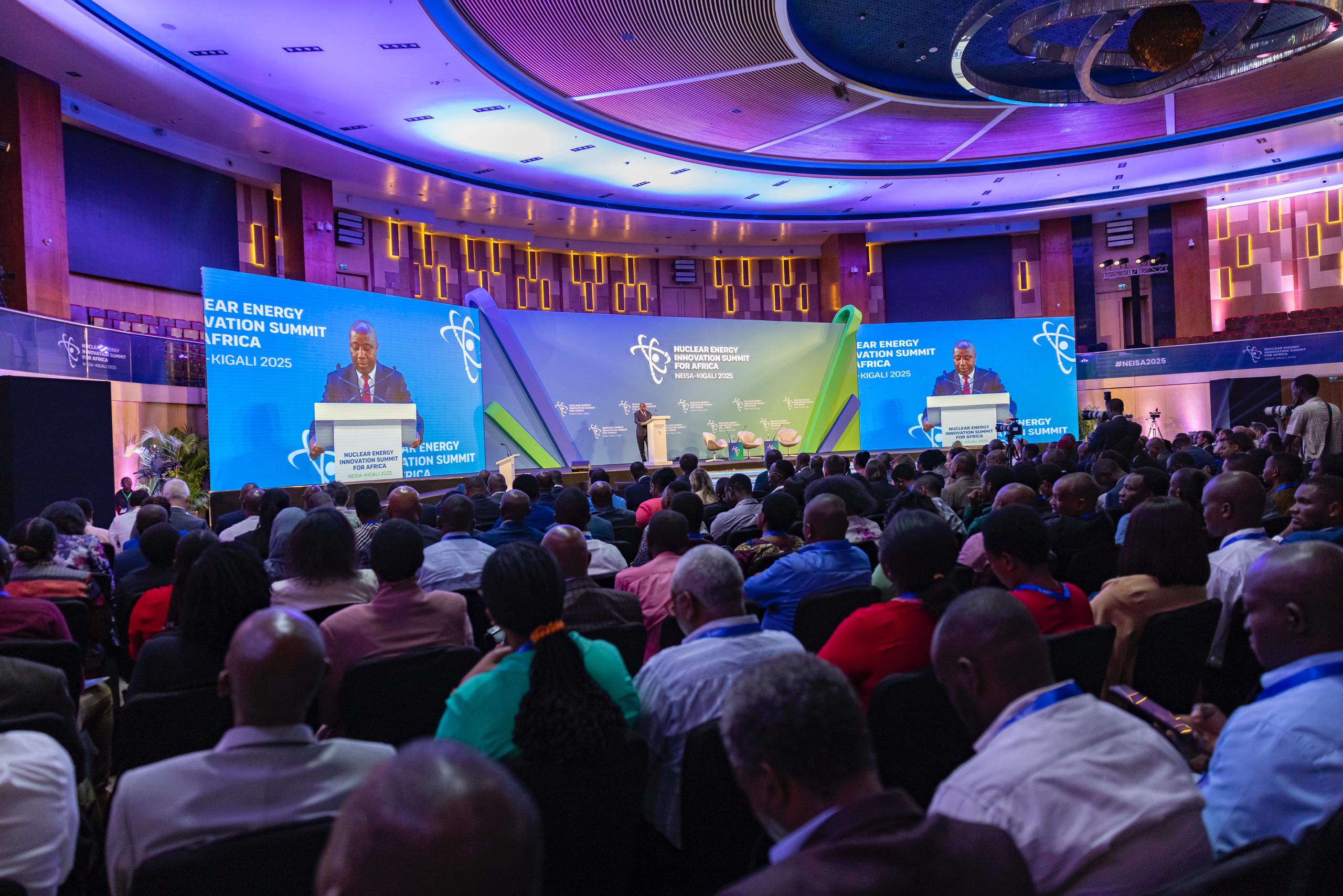 Bararebera hamwe ibijyanye n'ingufu za Nikereyeri