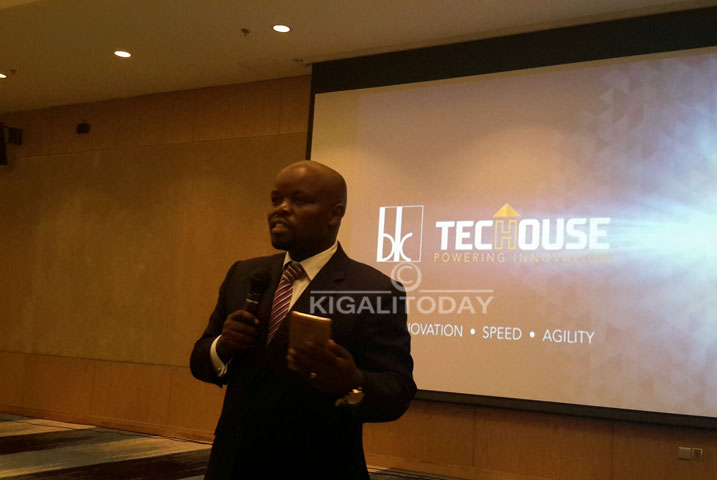 Ministiri Jean Phibert Nsengimana atangiza ikoranabuhanga "Urubuto."