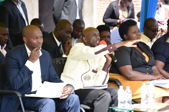 Minisitiri Kaboneka yavuze ko abo bayobozi batazongera kuyobora abo baturage.