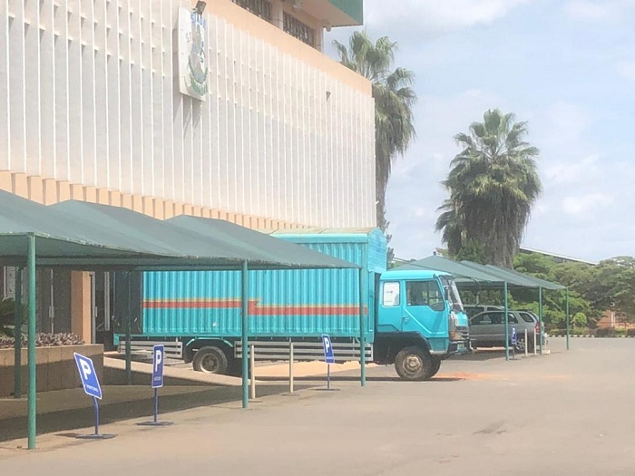 Imodoka irimo kwimura Minisiteri ya Siporo