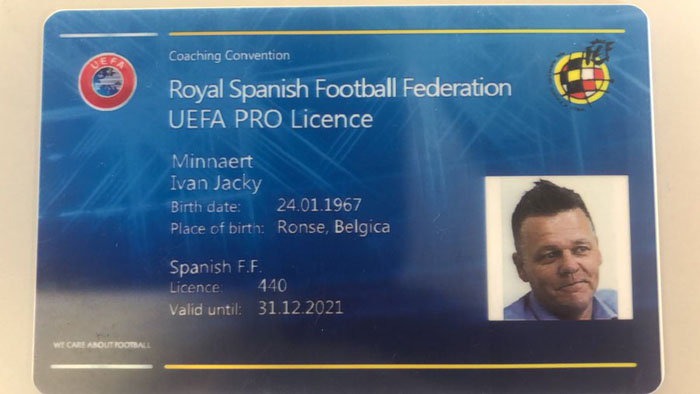Afite Licence yo gutoza yahawe na UEFA (UEFA Pro-Licence)