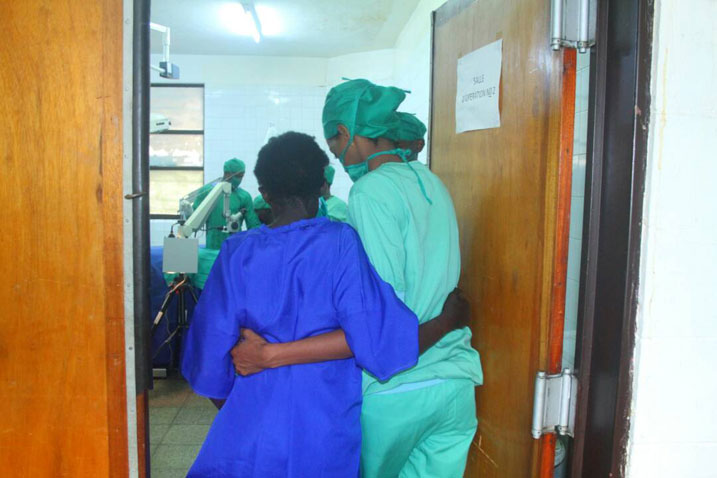 Miss Elsa afasha abaganga mu gikorwa cyo kuvuza abantu "Urushaza"