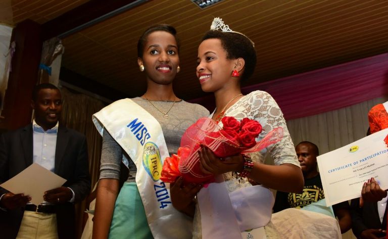 Miss Uwase ari kumwe na Miss IPRC 2014