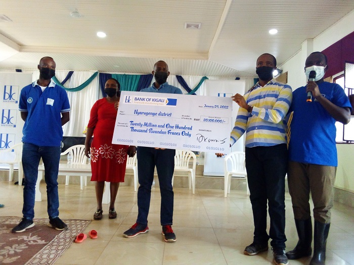 Aya mafaranga azafasha abaturage 6,700 batishoboye kubona mituweli