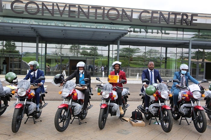 Baravuga ko moto bahawe zigiye kubafasha kurushaho kunoza akazi ndetse zinabafashe kwiteza imbere