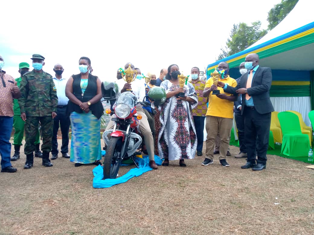 Hatanzwe ibihembo bitandukanye birimo na moto