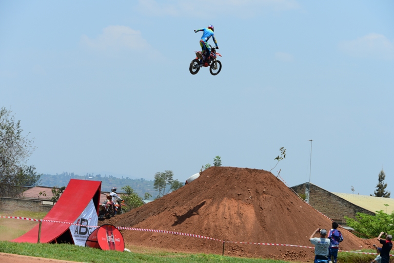 Izi moto zisimbuka imisozi zizagaruka i Huye