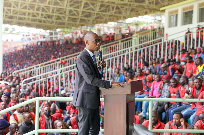 Aha umuyobozi yabaganiriza ku mpinduka nshya