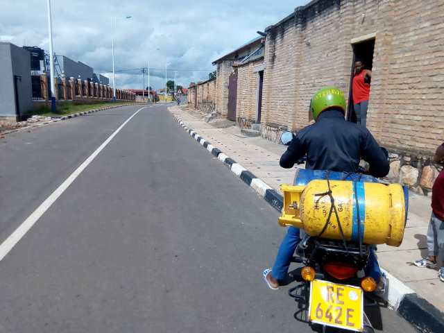 Moto zipakiye ibikenerwa mu guteka nta kibazo zarimo zikora