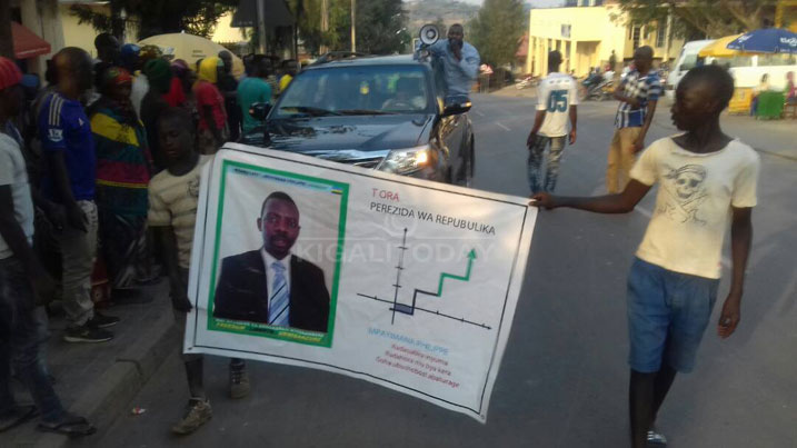 Mpayimana ubwo yasesekaraga i Nyanza agiye kwiyamamaza 