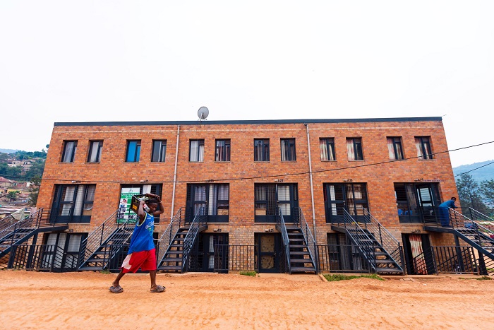 Abatujwe mu nzu zamaze kuzura bavuga ko zabongereye umutekano kubera ko nta mpungenge bakigira z'uko zishobora kubasenyukiraho