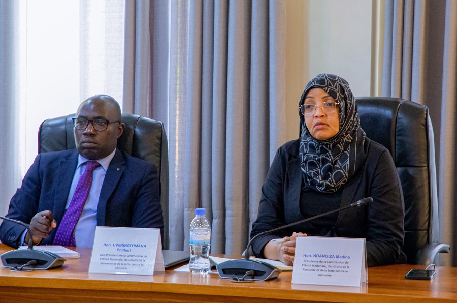 Perezida wa Komisiyo, Hon. Ndangiza Madina(iburyo)