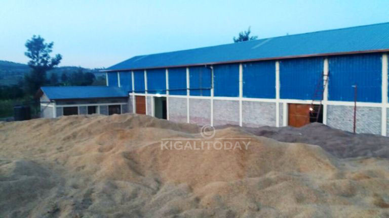 Ibyo birundo ni ibishishwa by'umuceri biva mu ruganda rutonora umuceri rwa Mukunguri. Nibyo bikorwamo amakara ya kijyambere 