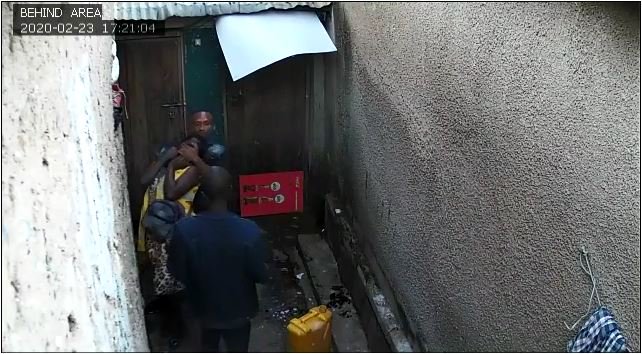 Iyi ni ifoto yakuwe mu mashusho (video) yafashwe na camera za CCTV zari mu gace byabereyemo