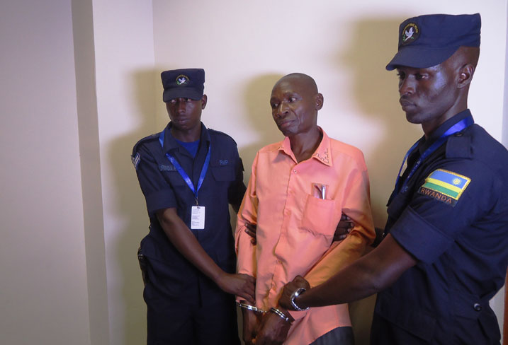 Akimara kugera ku kibuga cy'indege cya Kigali, Birindabagabo Jean Paul yashyikirijwe Polisi y'u Rwanda.