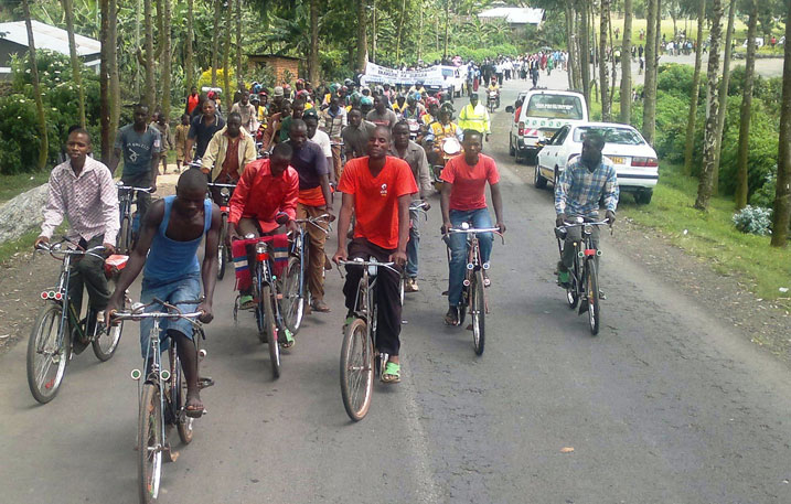 Mu gusoza icyumweru cyahariwe kurwanya ruswa, abanyaburera bakoze urugendo rwo kuyamagana.