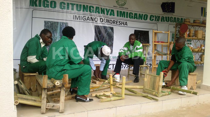 Mu migano bakoramo n'intebe zo kwicaraho.