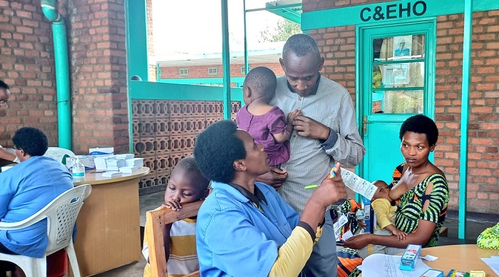 Mu bajya gukingiza abana harimo n'abagabo