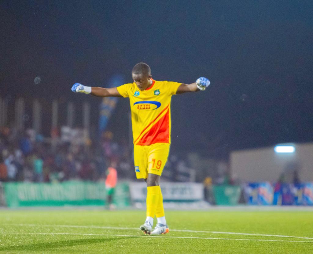 Mu bihe bitandukanye umunyezamu Nzeyirwanda Djihad yacunguye Kiyovu Sports 