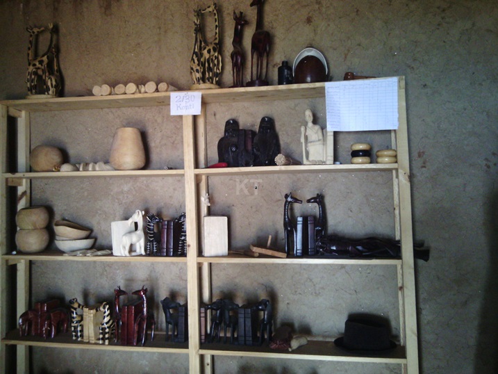 Mu bubiko bwabo haba huzuyemo ibihangano byabuze isoko.