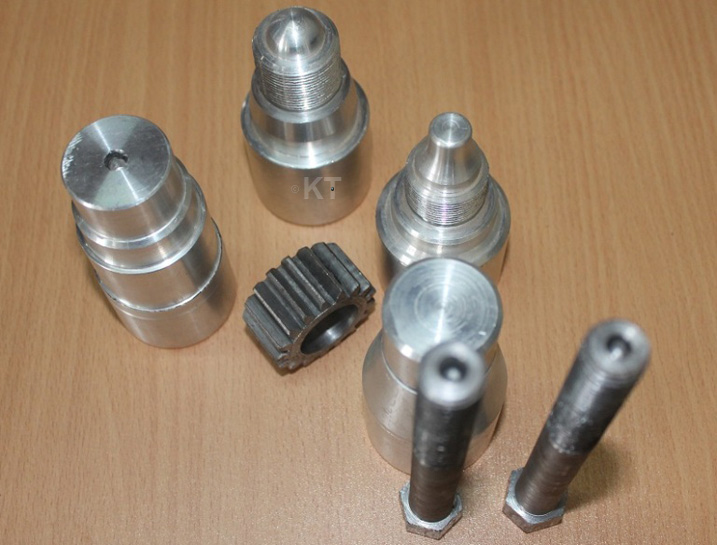 Mu kwiga uko bakora ibyuma bisimbuzwa ibindi abanyeshuri bahereye kuri ibi