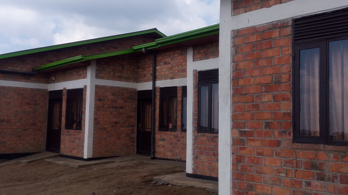 Mu Mudugudu wa Yanza inzu zigiye zifatanye ari enye