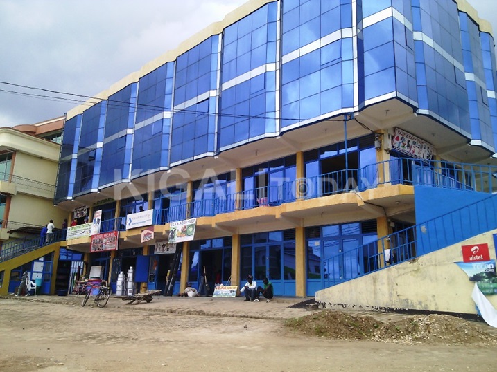 Mu mujyi wa Muhanga inyubako zijya ejuru ziri kugenda ziyongera.