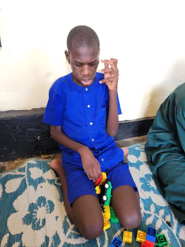 Ubona bishimiye gukina nk'abandi bana badafite ikibazo cy'ubumuga bwo mu mutwe