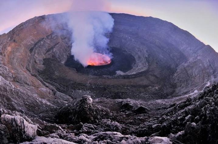 Mu ndiba ya Nyiragongo amazuku ahora abira