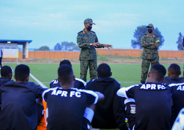 Umuyobozi w'iyi kipe Lt Gen Mubarakh Muganga yifurije abakinnyi intsinzi