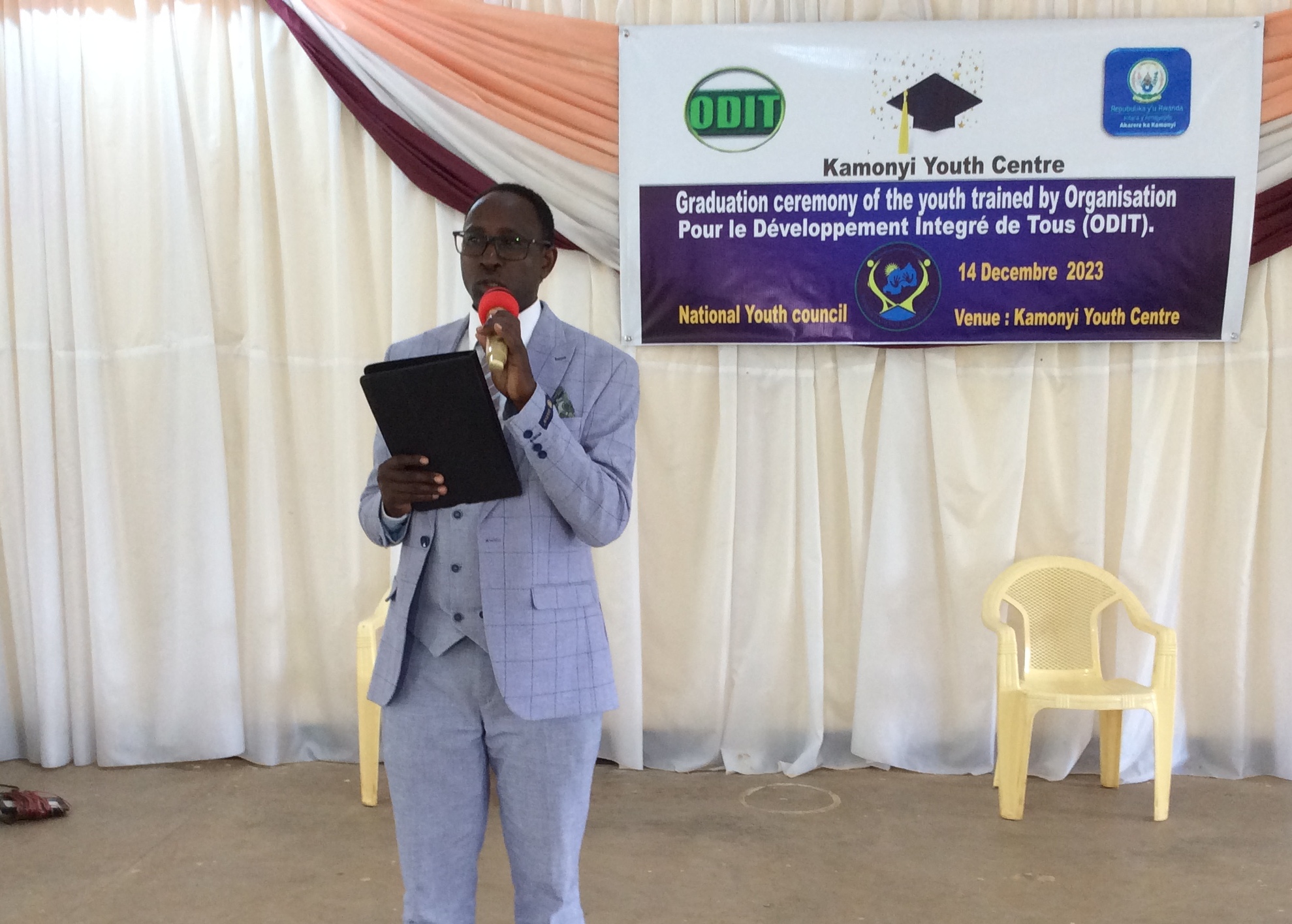 Mudenge avuga ko bagiye gutoza abana uko bazajya bahuzwa n'umurimo