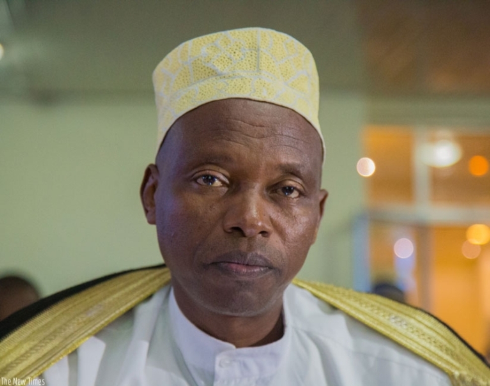 Shiekh Hitimana Salim avuga ko bagiye kuganira n'abafashe iki cyemezo bakamenya icyo bashingiyeho ubundi bakagira icyo batangaza