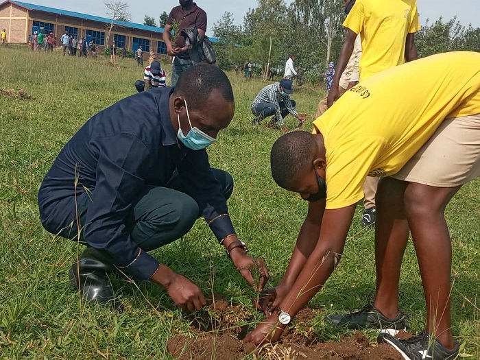Guverineri w'Intara y'Iburasirazuba Mufulukye Fred avuga ko Akarere ka Nyagatare kabura imvura kubera kutagira amashyamba ari na yo mpamvu abaturage bakwiye kuyongera