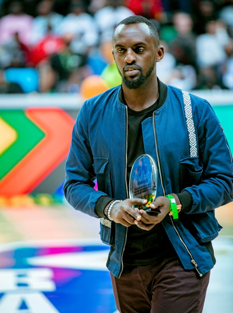 Umukinnyi w'Umunyarwanda Aristide Mugabe ni umwe mu bahembwe nk'indashyikirwa mu mukino wa Basketball muri Afurika. Asanzwe akinira Patriots yo mu Rwanda