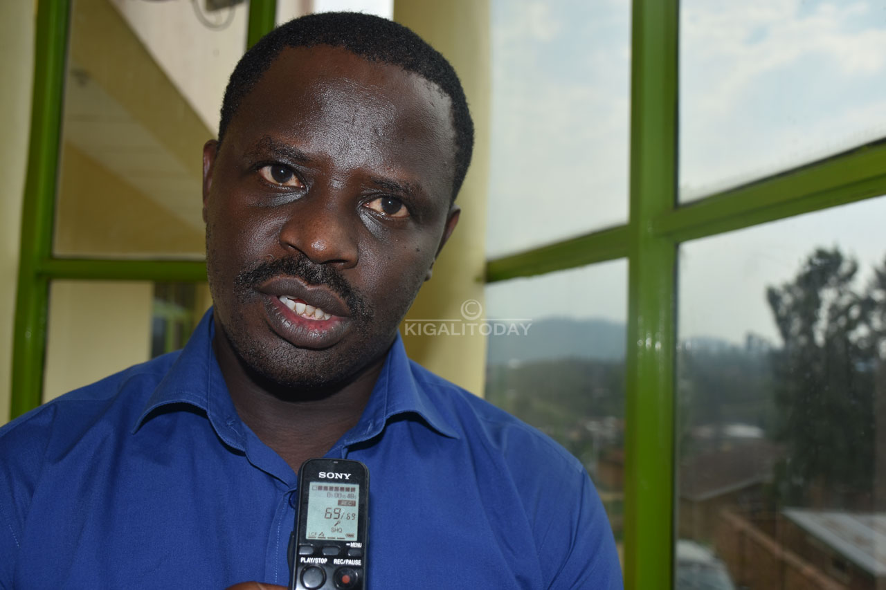 Mugenzi Emmanuel umukozi wa RNIT arashishikariza aba Dasso kugana iki kigo.