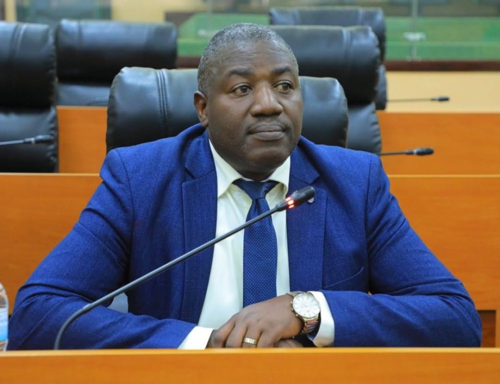 Minisitiri Mugenzi asubiza ibibazo by'Abadepite