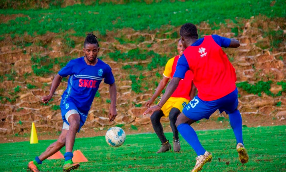 Mugheni Fabrice ari mu bakinnyi baziyambazwa ku mukino wa Etincelles