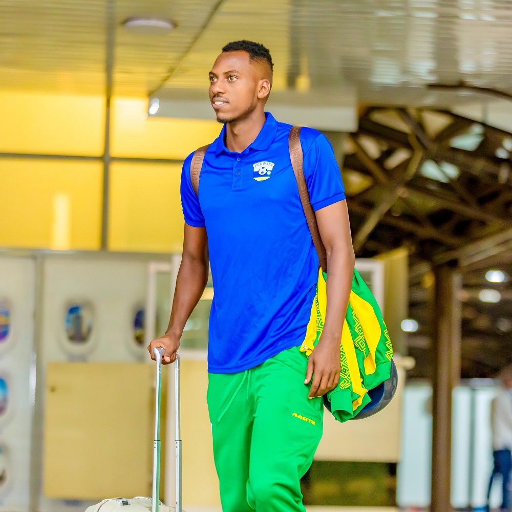 Mugisha Bonheur ukina hagati mu kibuga yugarira