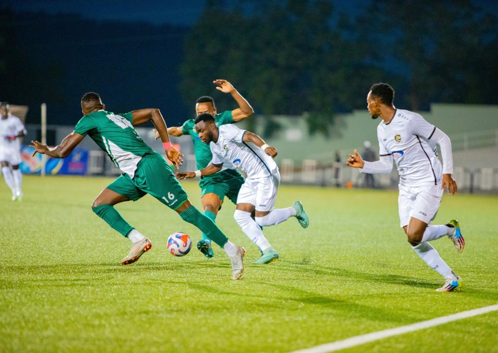 Mugisha Gilbert agerageza kunyura hagati y