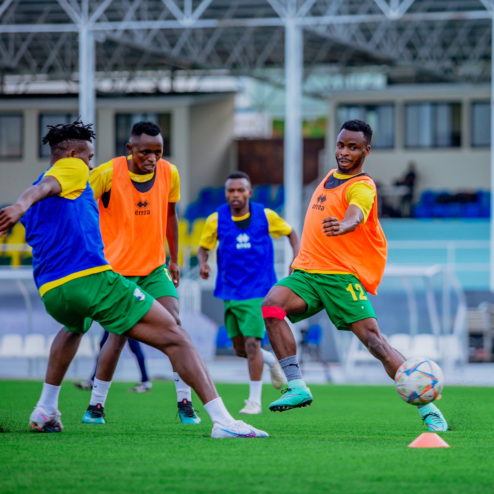 Imanishimwe Emmanuel na Nsabimana Aimable bose bakina bugarira