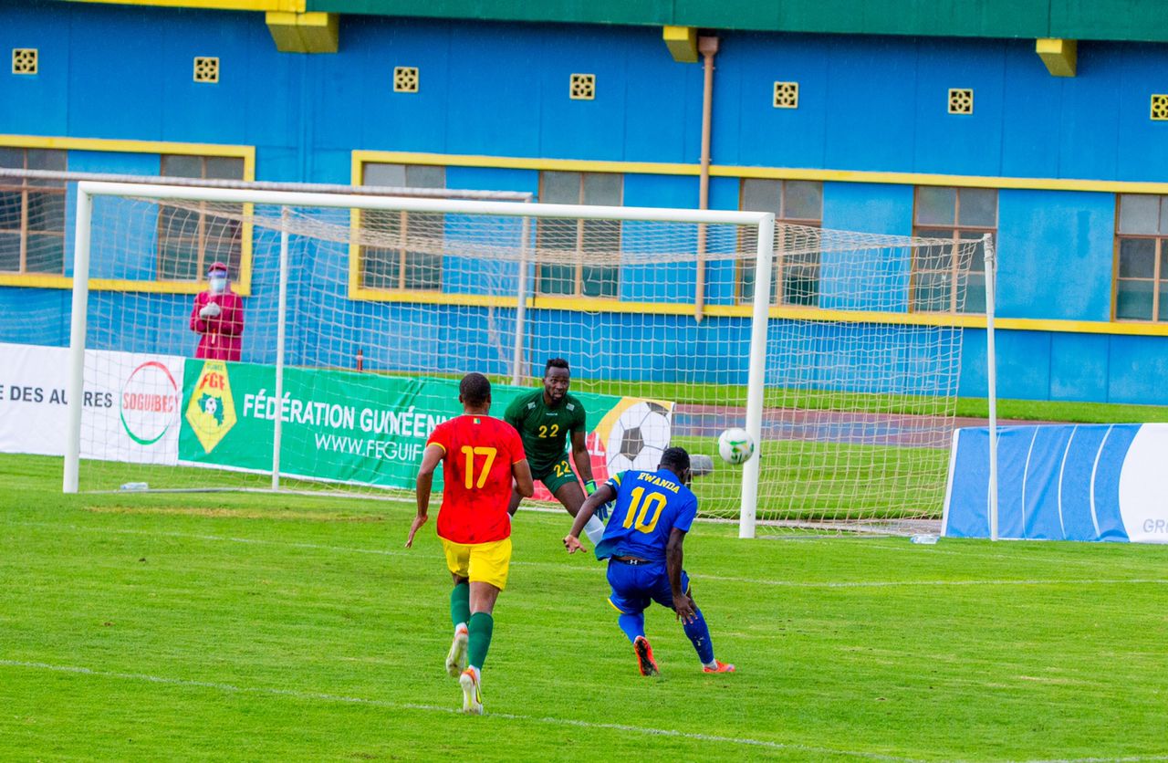 Hakizimana Muhadjili yasigaranye n