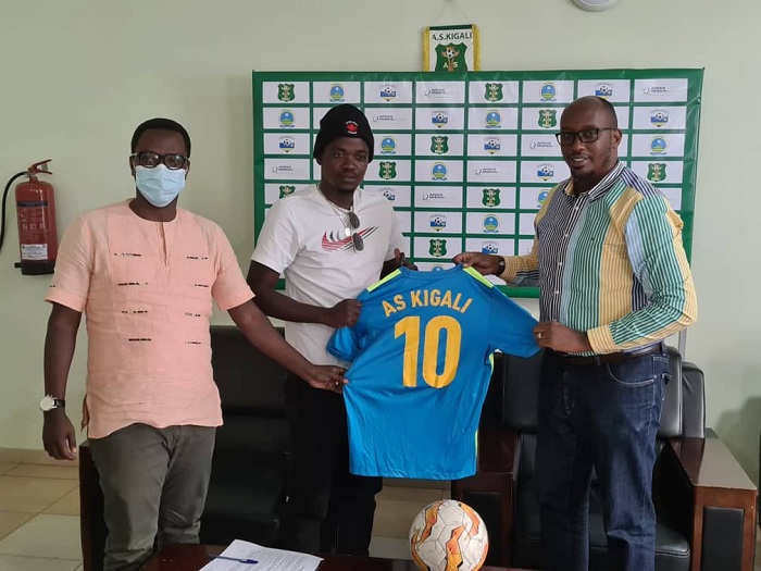 Ubwo Muhadjiri yasinyiraga AS Kigali 